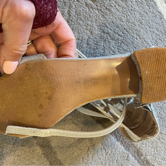 Mischka Badgley Fancy Size 1 Shoes - Picture 2 of 3